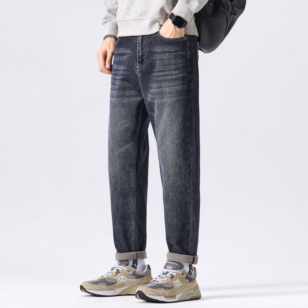 Herren konisch geschnittene Denimhose mit mittlerer Leibhöhe, relaxed Fit und dezenter Used-Optik Shop Nory