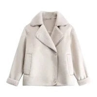 Damen Kurzjacke im Oversized Lammfelloptik‑Look mit Umlegekragen und Taschen Shop Nory