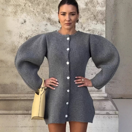 Damen Strick-Minikleid-Cardigan mit voluminösen Ballonärmeln und Zierknopfleiste Shop Nory