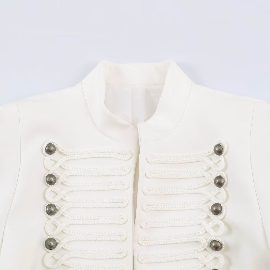 Damen Kurzschnitt Militärblazer mit Stehkragen, Zierkordeln und strukturierter Silhouette Shop Nory