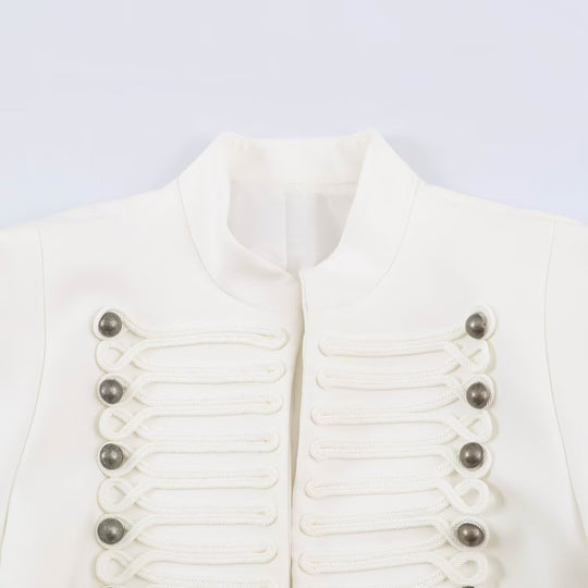 Damen Kurzschnitt Militärblazer mit Stehkragen, Zierkordeln und strukturierter Silhouette Shop Nory