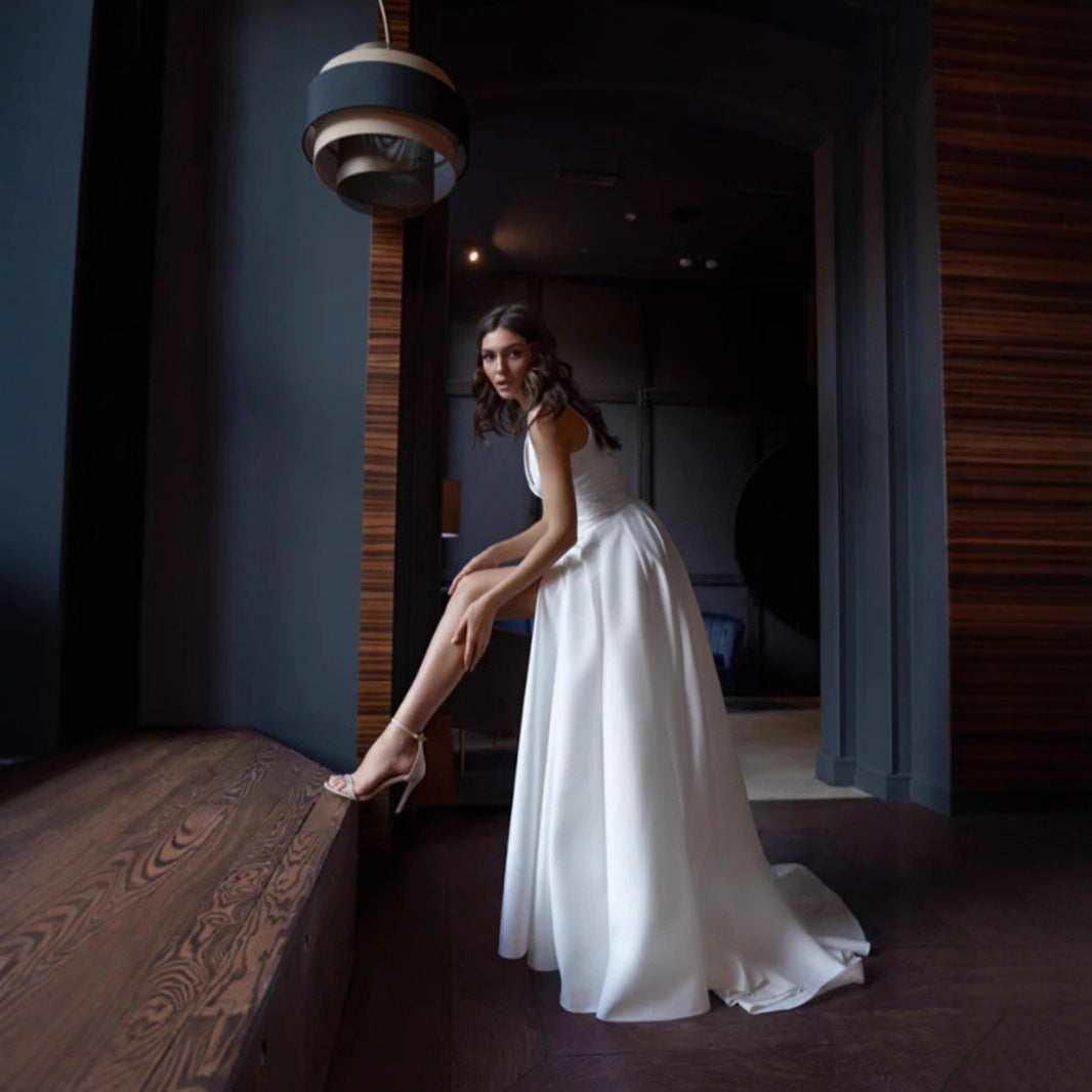 Damen elegantes Hochzeitskleid mit tiefem V-Ausschnitt und seitlichem Schlitz
