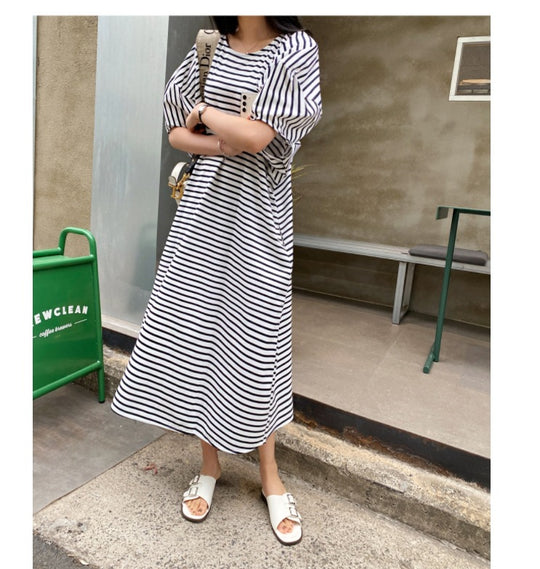 Damen Gestreiftes Midikleid mit A‑Linie, überschnittenen Schultern und voluminösen 3/4‑Ärmeln Shop Nory