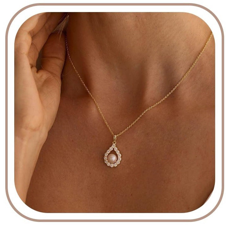 Damen Halskette mit feinen Perlen und eleganten Akzenten Shop Nory