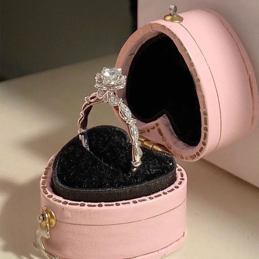 Damen Verführerischer Solitär-Verlobungsring mit exquisitem Design Shop Nory