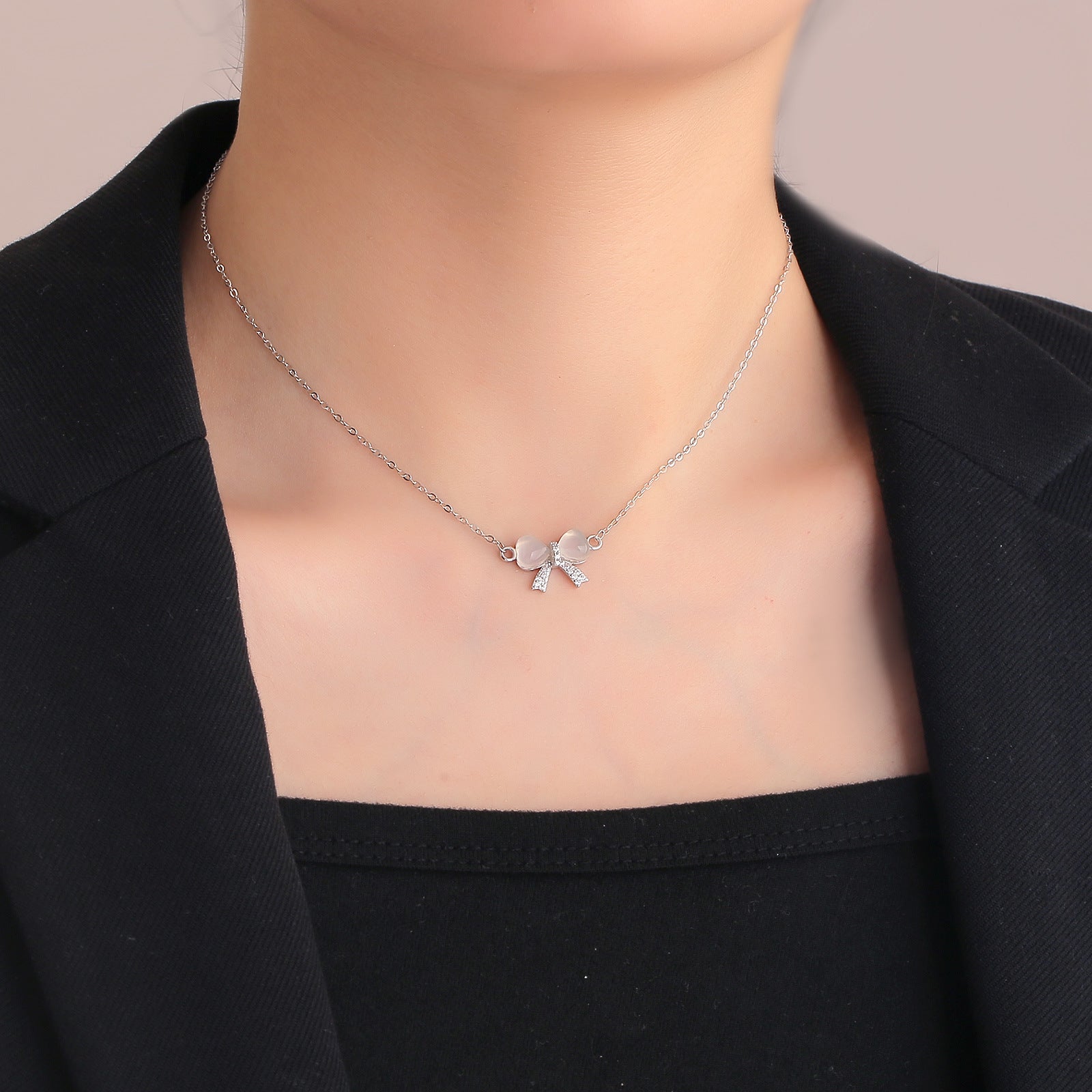 Damen Halskette mit kunstvollem Schleifenanhänger und strahlenden Zirkonia Shop Nory