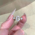 Damen Verlobungsring mit kunstvollem, ovalem Diamantdesign und funkelnden Zirkonia Shop Nory