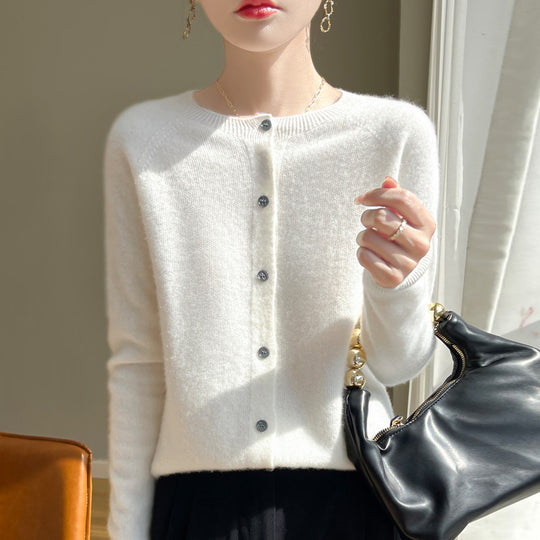 Damen Kurzgeschnittener Feinstrick-Cardigan mit Rundhalsausschnitt und schimmernder Knopfleiste Shop Nory