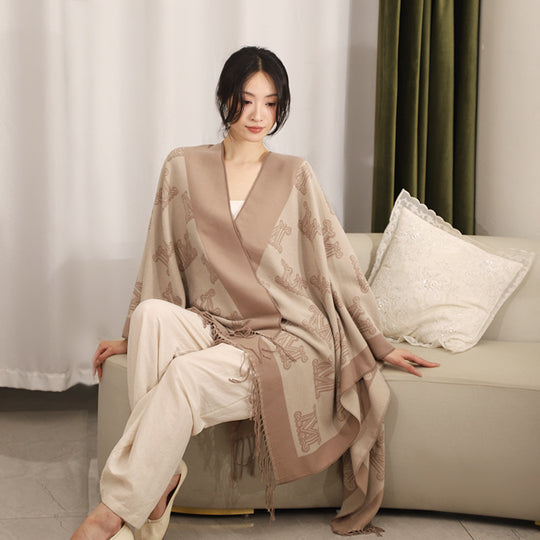 Damen Jacquard‑Monogramm‑Cape mit offenen Seiten und Fransen Shop Nory
