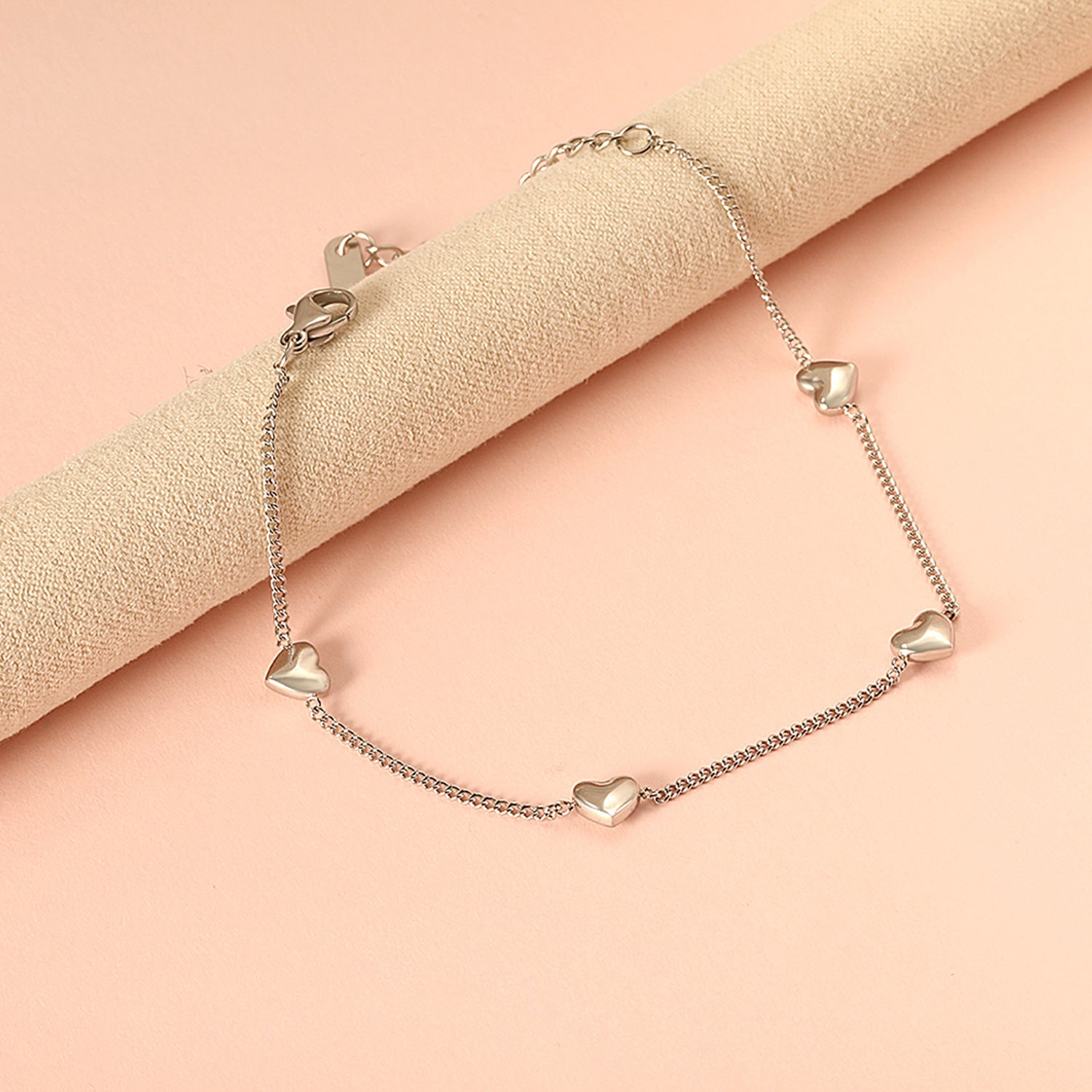 Damen Armband mit herzförmigen Anhängern und hoher allergiefreier Qualität Shop Nory