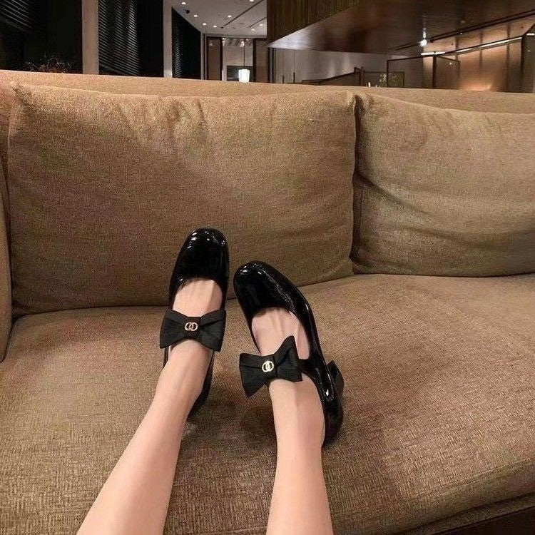 Damen Lack-Ballerinas mit dekorativem Schleifenriemen und gepolstertem Komfortfußbett Shop Nory