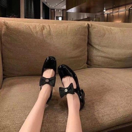 Damen Lack-Ballerinas mit dekorativem Schleifenriemen und gepolstertem Komfortfußbett Shop Nory