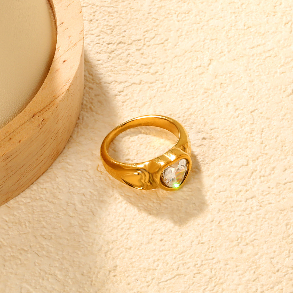 Damen Herzring mit funkelndem Zirkonanhänger und geschwungenem Design Shop Nory