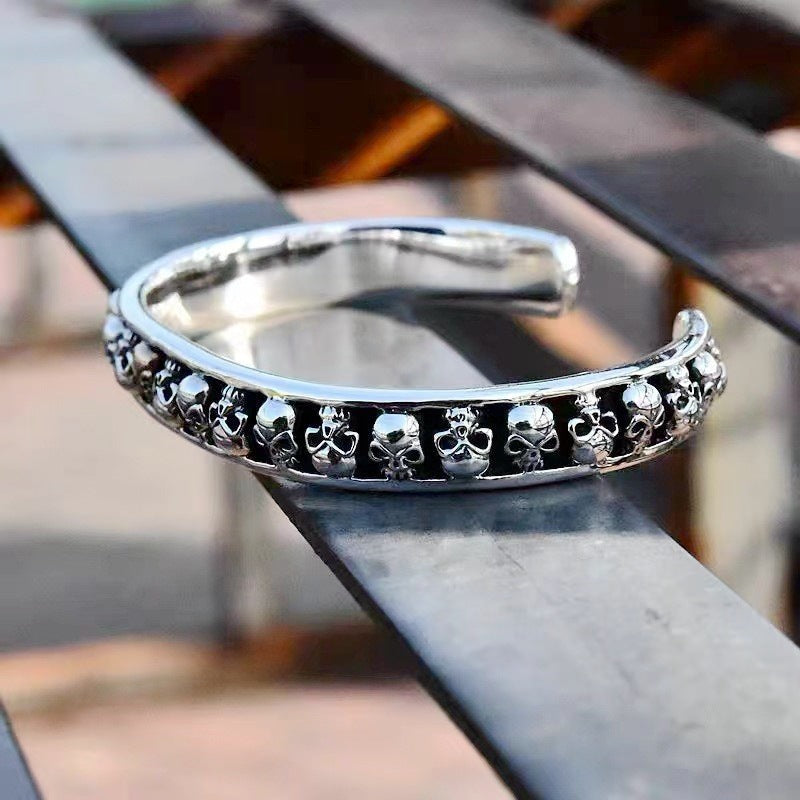 Damen Armreif mit kunstvollem Totenkopf-Design und filigraner Struktur Shop Nory