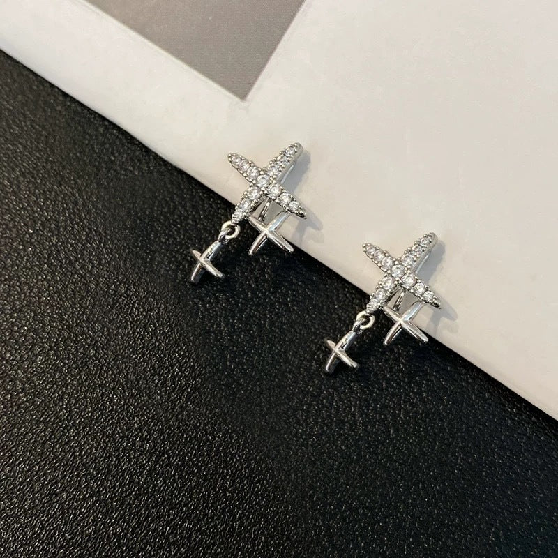 Damen Ohrhänger im modernen Flugzeugdesign mit funkelnden Zirkonia Shop Nory