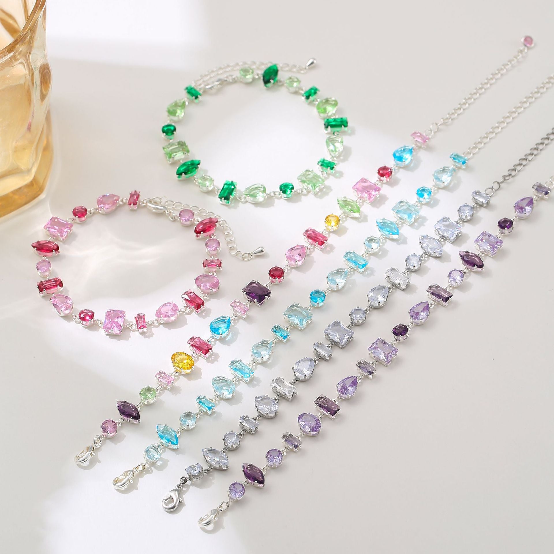 Kristallbesetztes Armband mit Verstellbarer Gliederkette