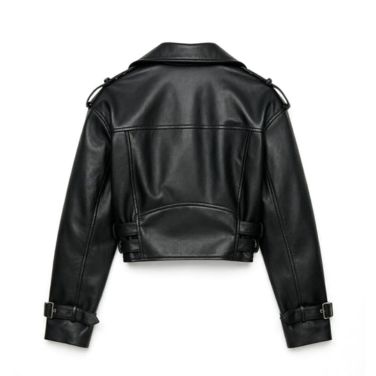 Damen kurz geschnittene taillierte Bikerjacke aus Kunstleder mit Doppeltaillengürtel, Epauletten und Zipperdetails Shop Nory