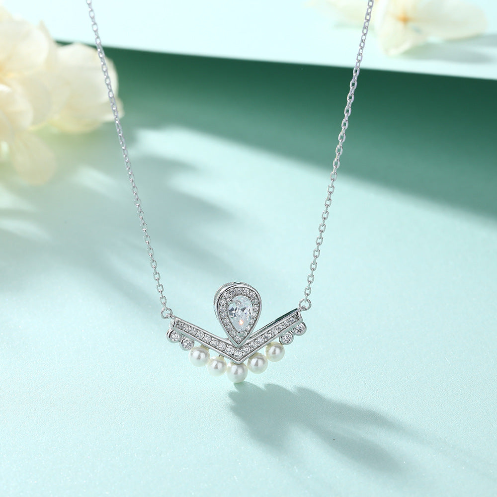 Damen Halskette mit tropfenförmigem Zirkonia und eleganten Perlen-Details Shop Nory