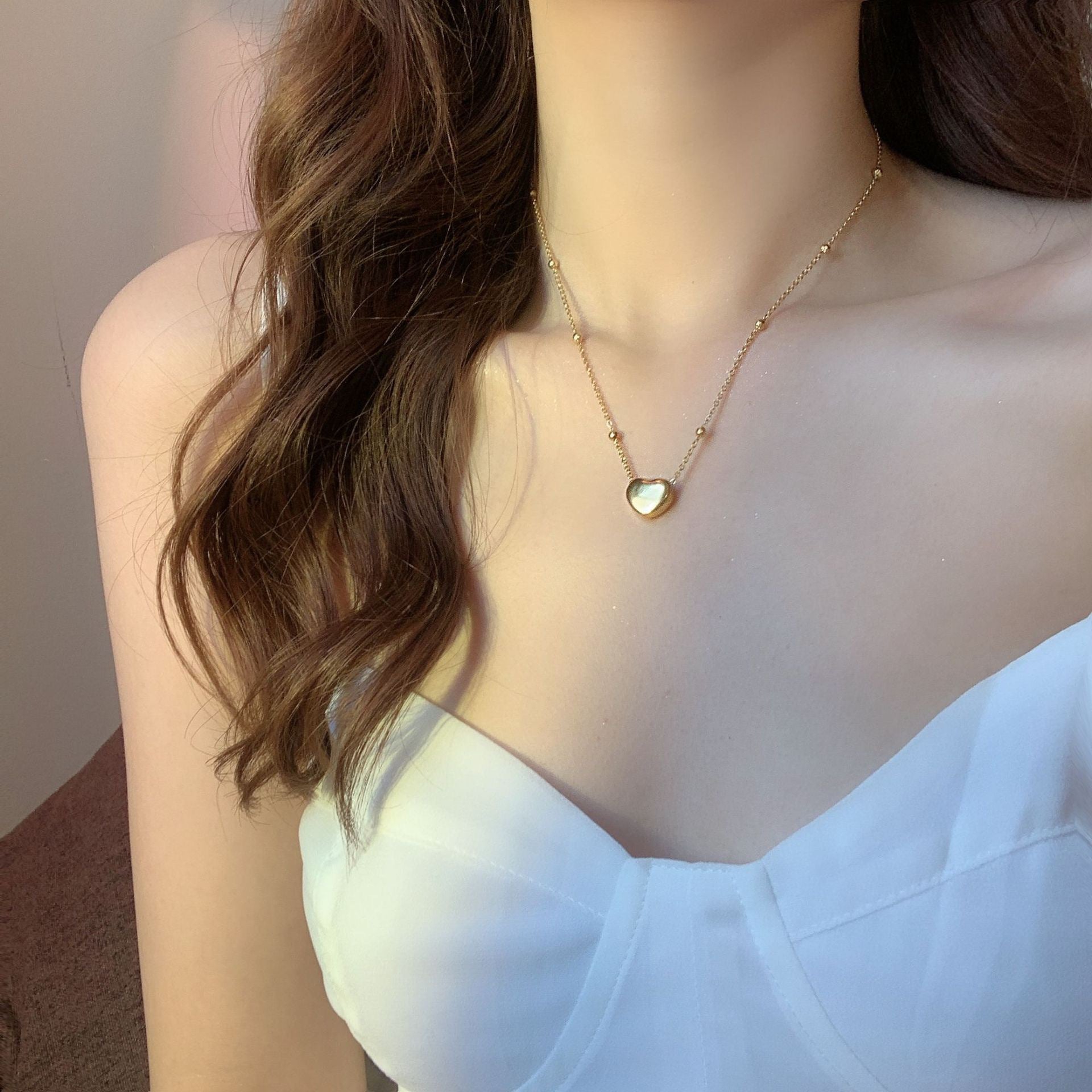 Damen Halskette mit herzförmigem Anhänger und zarten Details Shop Nory