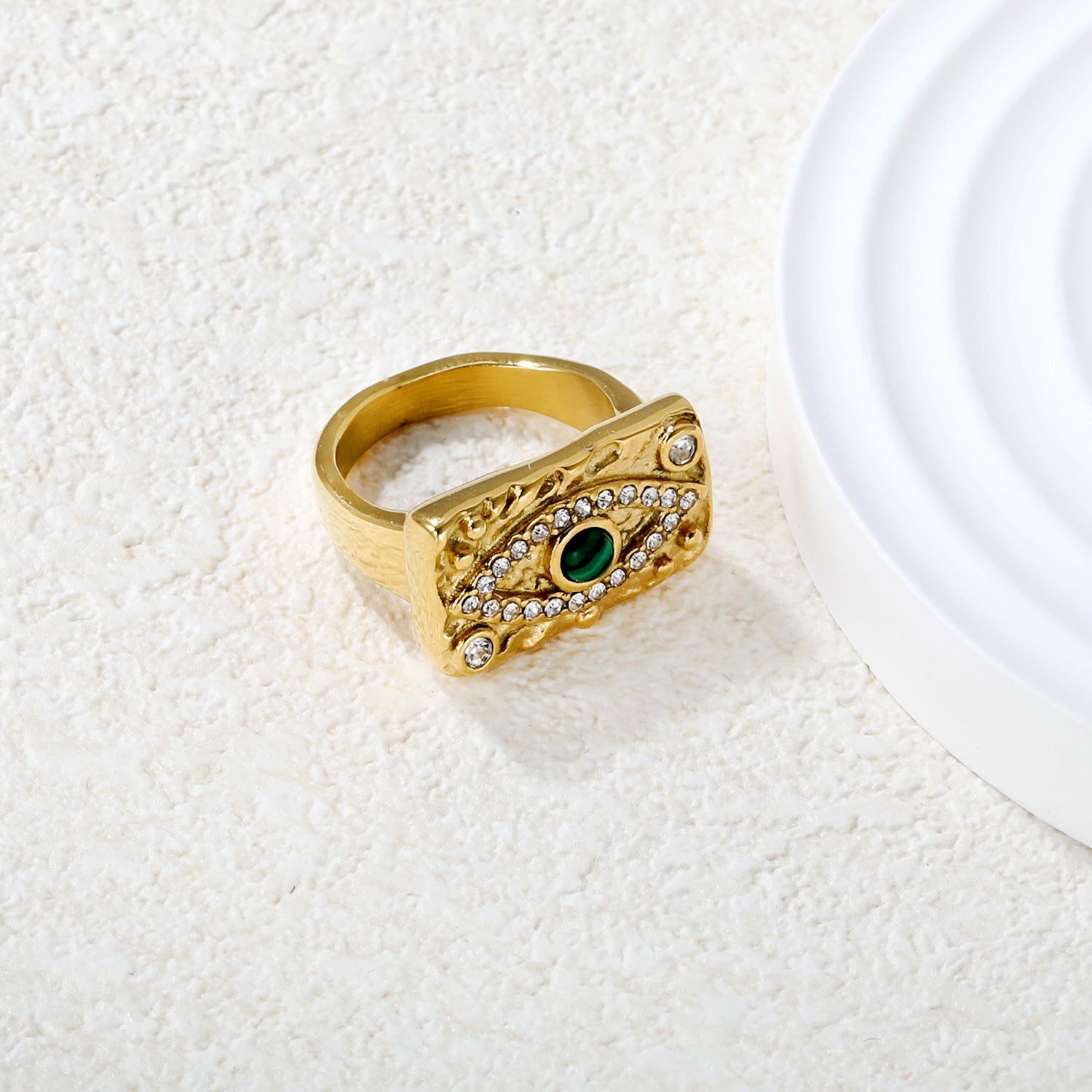 Damen Ring mit kunstvollem Design aus goldplattiertem Edelstahl und Edelstein-Akzenten Shop Nory