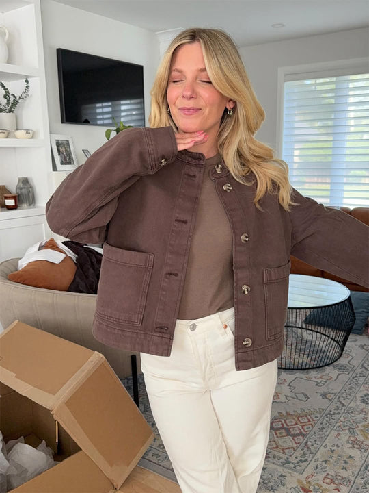 Damen Boxy-Jeansjacke mit Stehkragen, aufgesetzten Taschen und krempelbaren Manschetten Shop Nory
