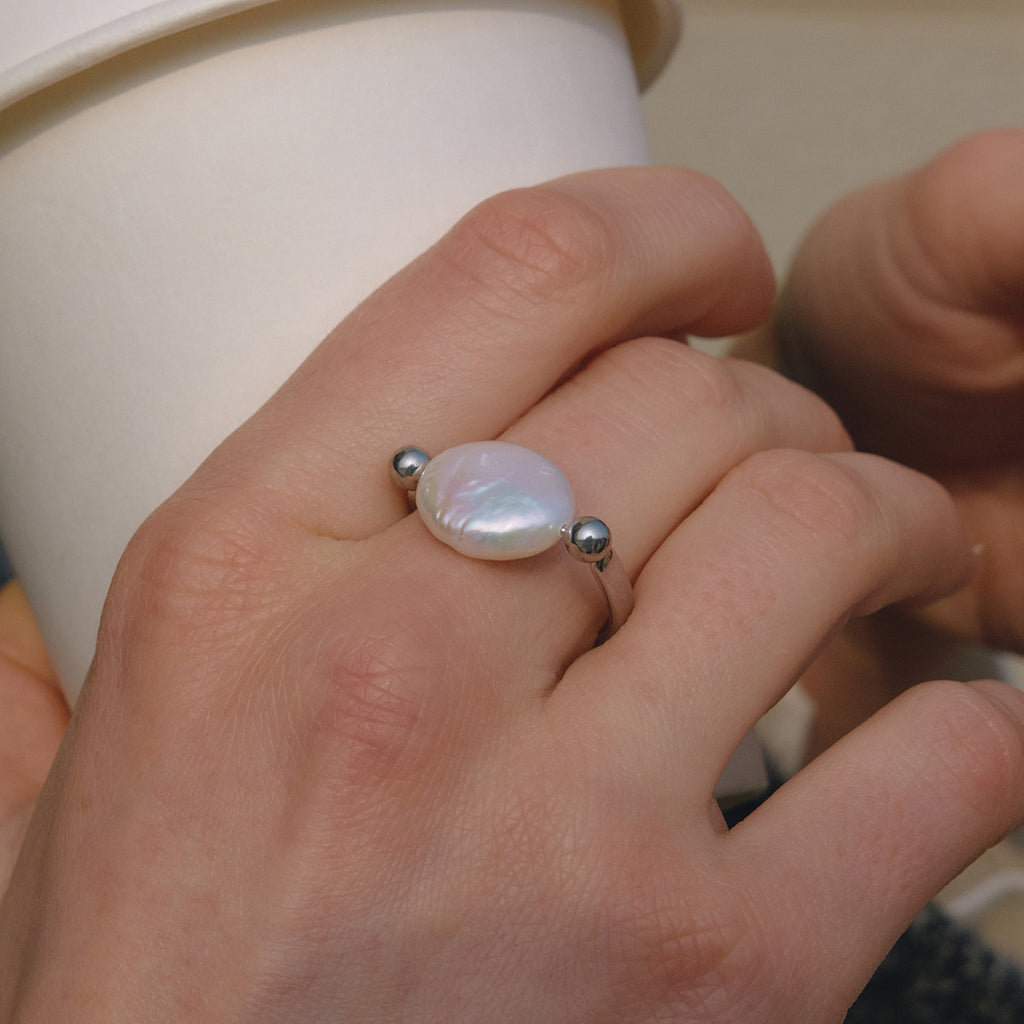 Damen Eleganter Ring mit Perlmutt-Design und hypoallergenen Eigenschaften Shop Nory