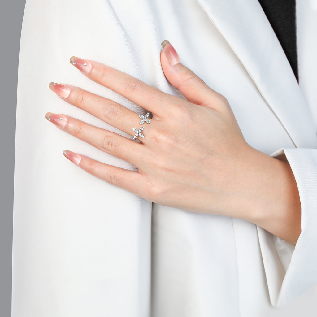 Damen Ring mit floralem Design und funkelnden Zirkonia-Elementen Shop Nory