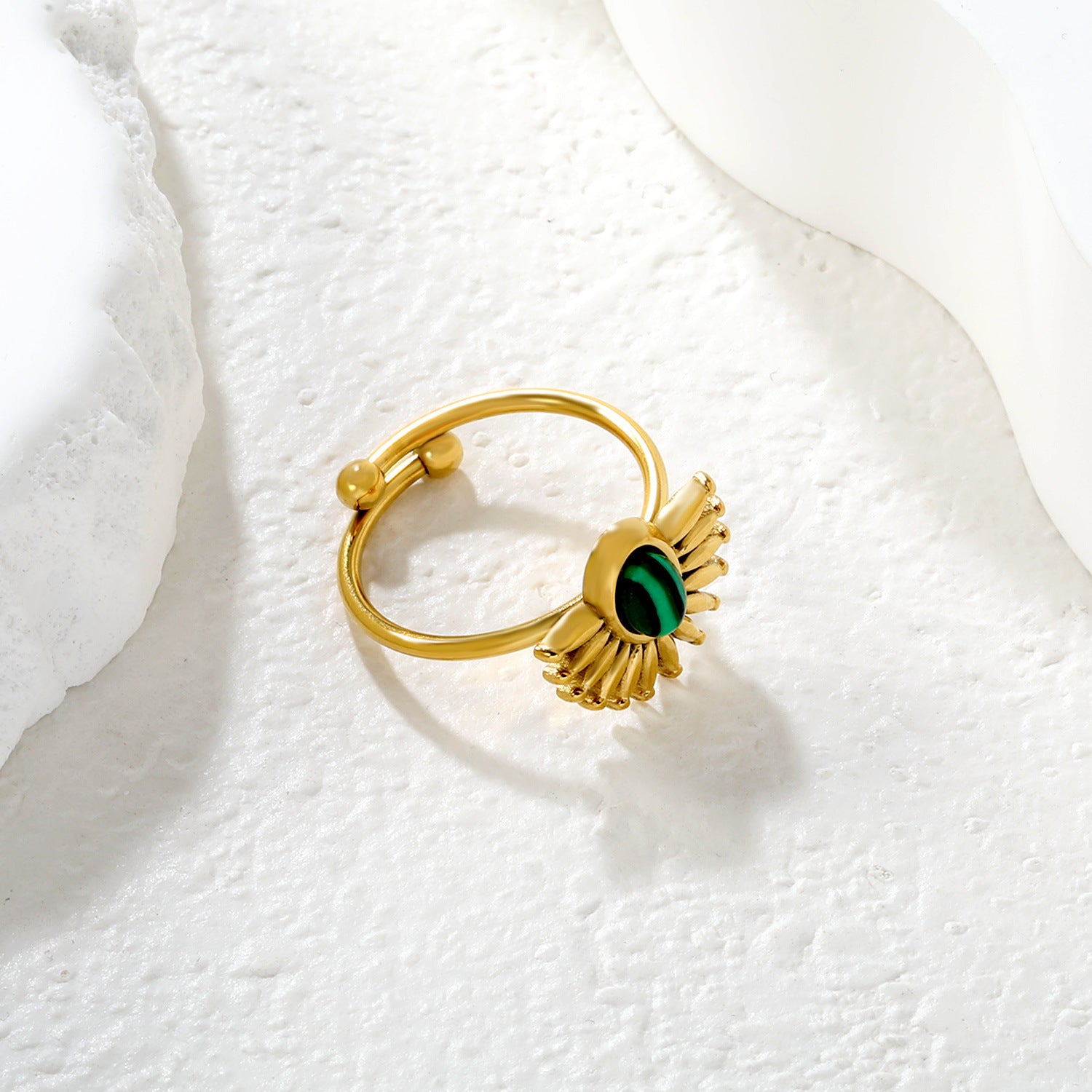 Damen ring mit authentischem Malachit-Edelstein und elegantem goldbeschichtetem Design Shop Nory