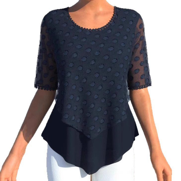 Damen nan Tüllbluse mit bestickten Punkten, halbtransparenten Ärmeln und asymmetrischem Stufensaum