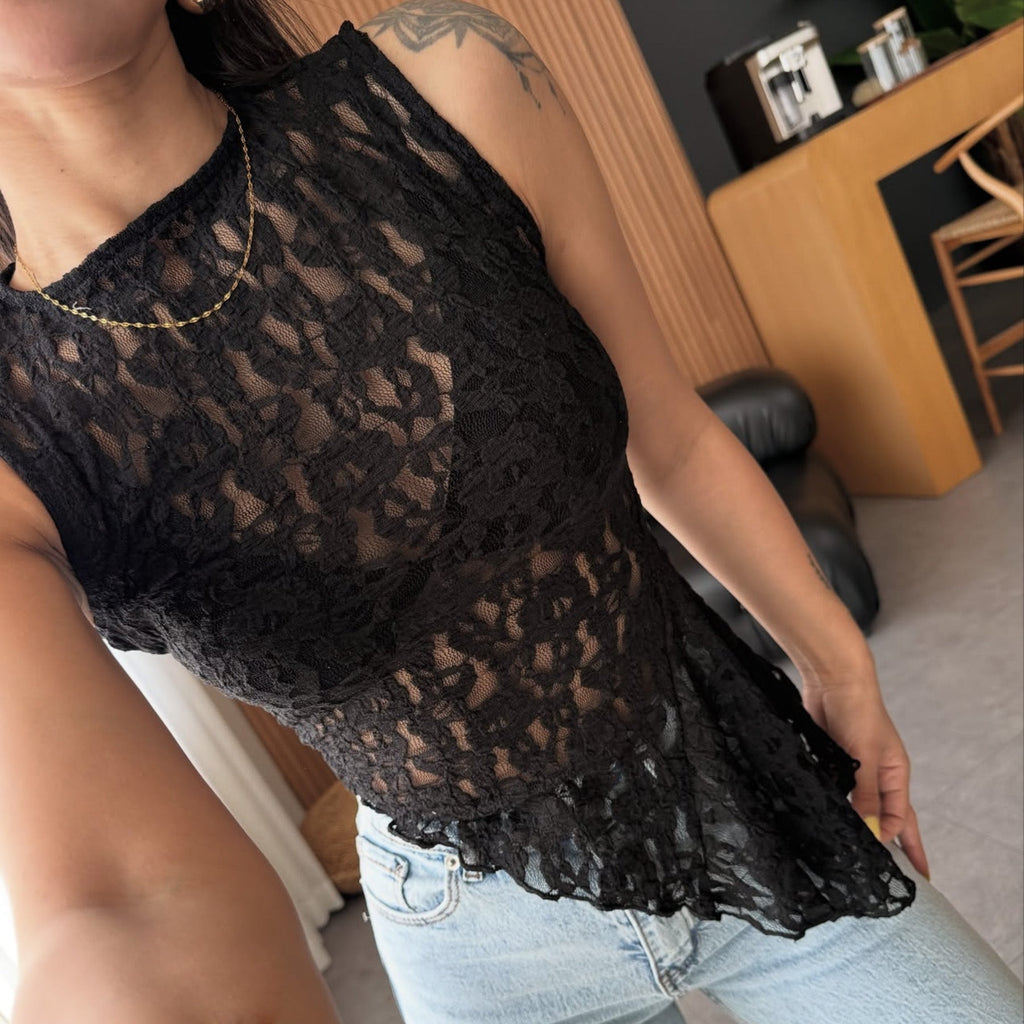 Damen Spitzenoberteil mit femininem Schnitt und floralen Details