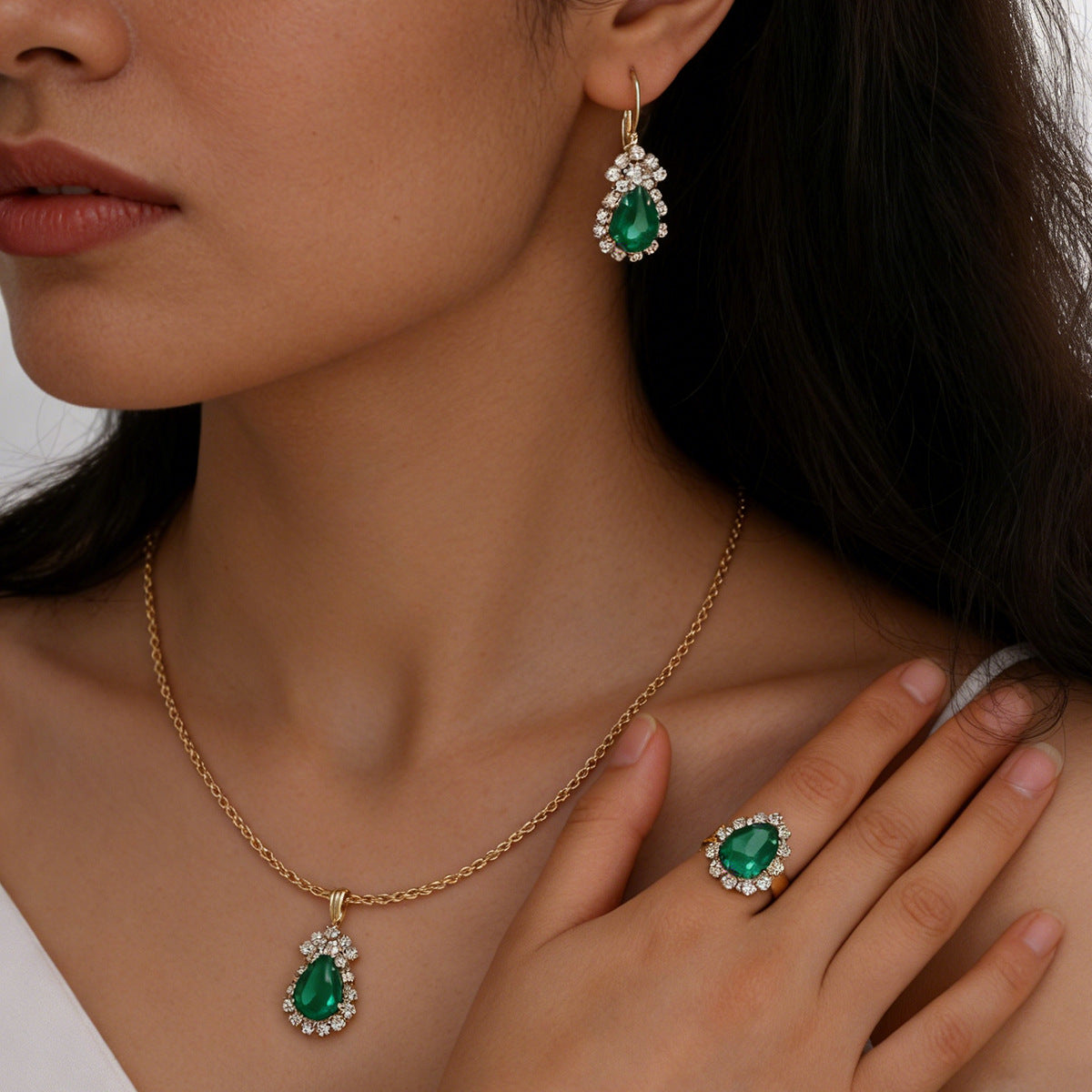 Damen Elegantes Schmuckset mit funkelnden Zirkonia-Steinen Shop Nory