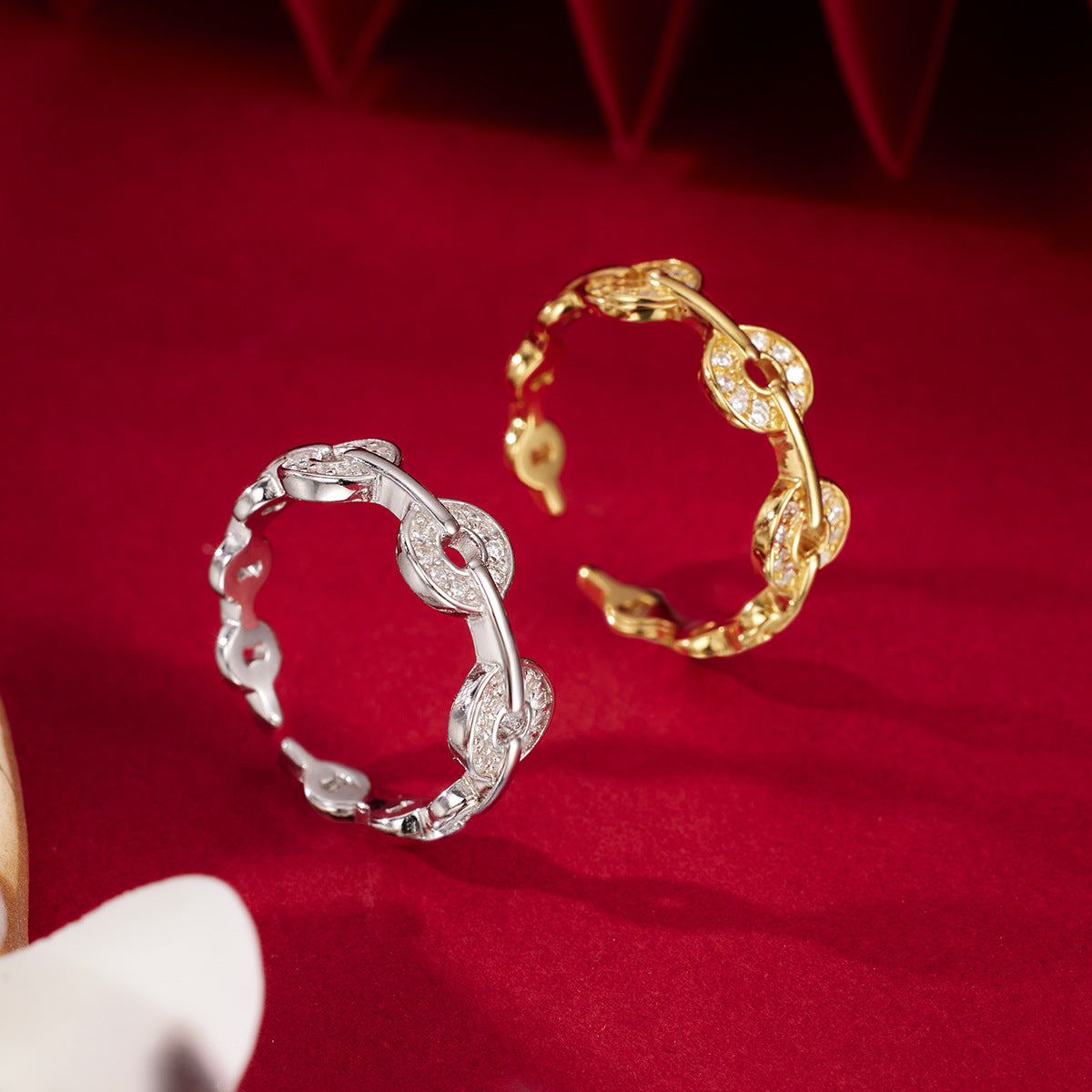 Damen eleganter Ring mit filigranem Design und funkelnden Zirkonia Shop Nory