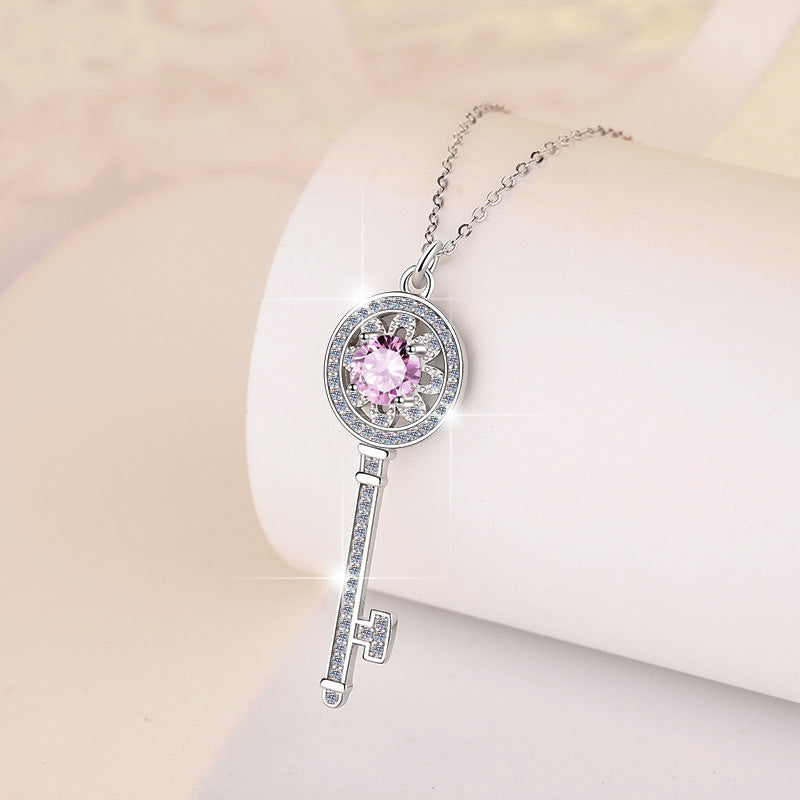 Damen Halskette mit elegantem Schlüsselanhänger und funkelndem Kristallbesatz Shop Nory