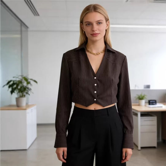 Damen Kurzbluse im Nadelstreifen-Look mit taillierter Schnittführung und spitzem Saum Shop Nory