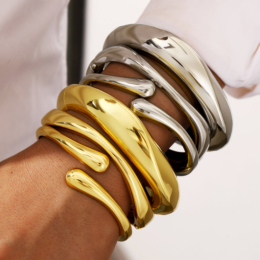 Damen Armband mit geschwungenem Design und funkelnden Akzenten Shop Nory