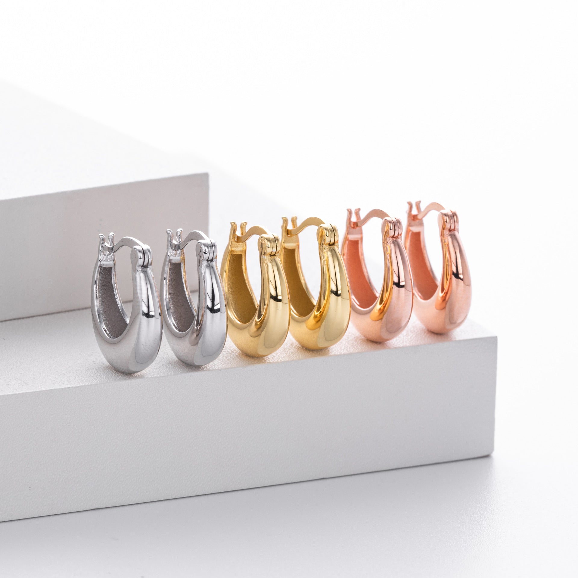 Damen Creolenohrringe aus hochwertigem 925 Sterling Silber mit modernem Design Shop Nory