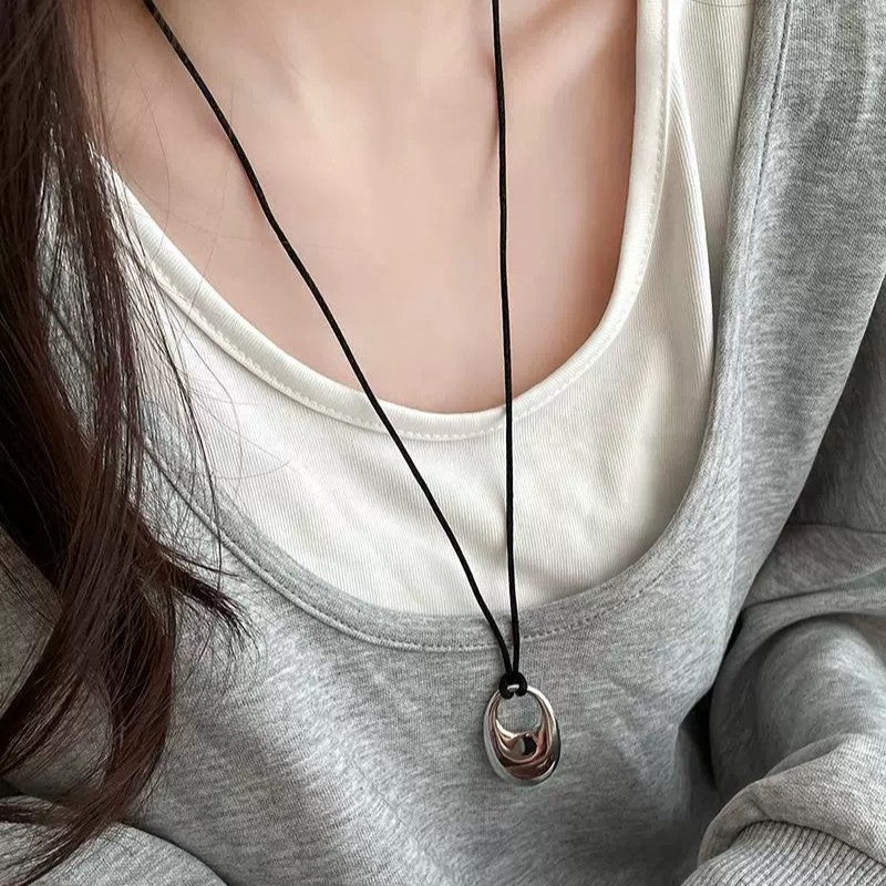 Damen Kette mit elegantem, ovalem Anhänger aus hochwertigem Metall Shop Nory