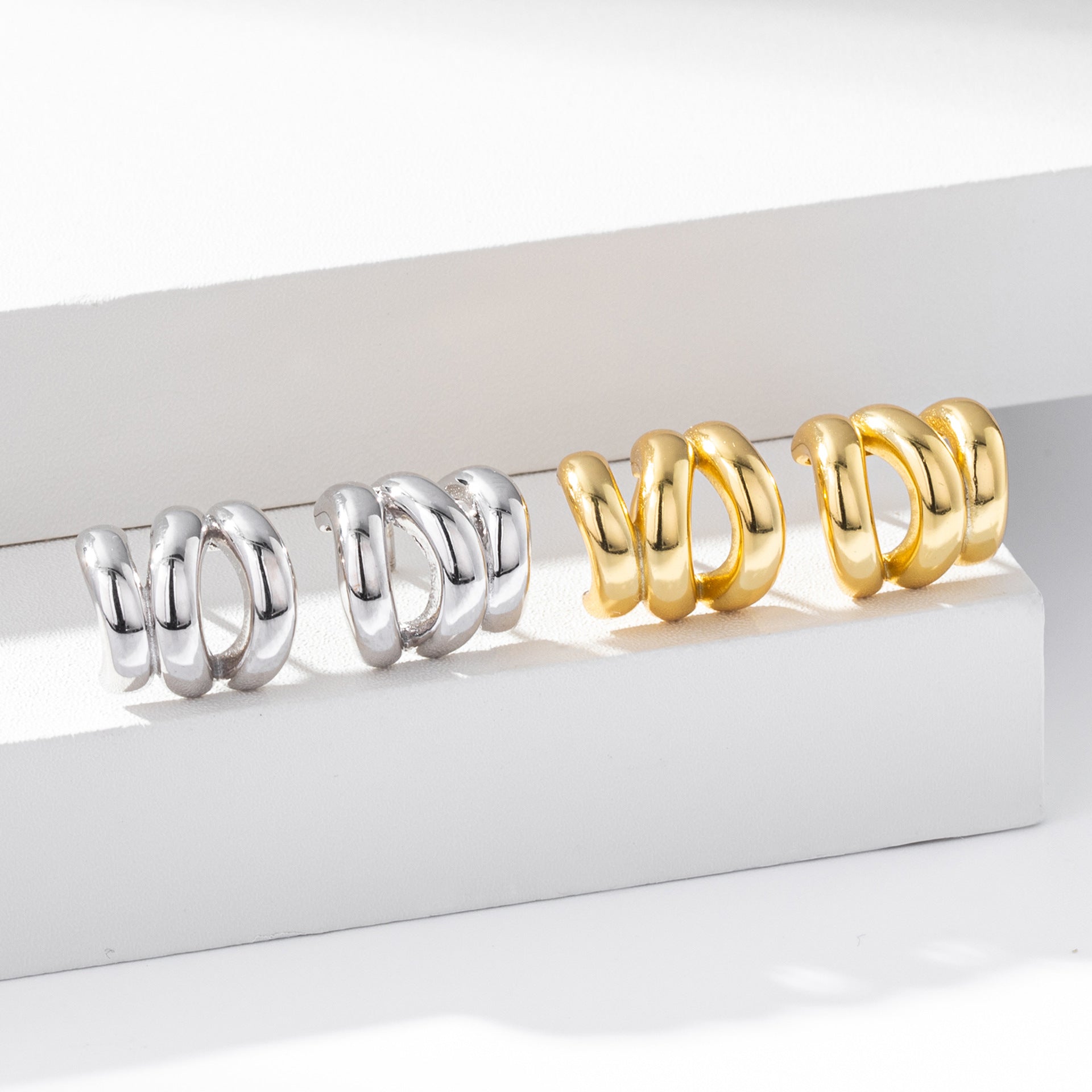 Damen Ohrhänger im eleganten, geschwungenen Design aus hochwertigem 925 Sterling Silber Shop Nory
