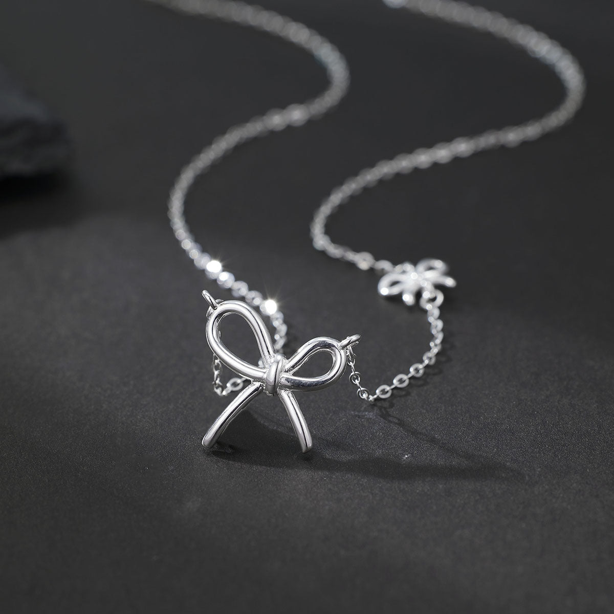 Damen Halskette mit kunstvollem Schleifenanhänger und feiner Gliederkette Shop Nory