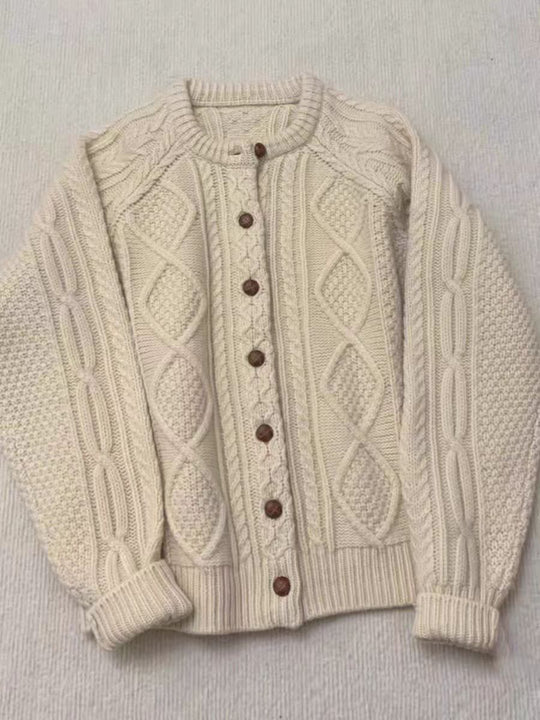 Damen Strick-Cardigan im Aran‑Stil mit Zopf‑ und Perlmuster sowie Holzknopfleiste Shop Nory
