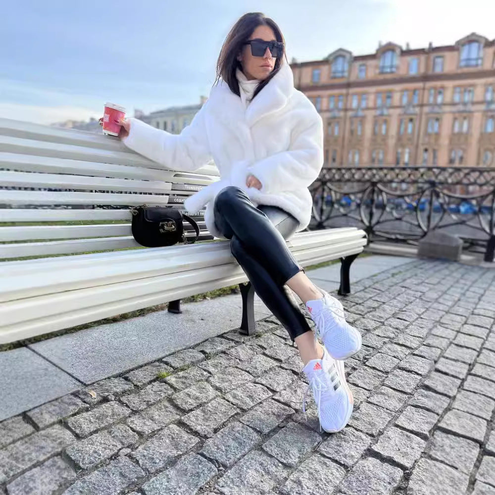 Damen Kurzmantel aus luxuriösem Kunstpelz mit Taillengürtel und hohem Schalkragen Shop Nory