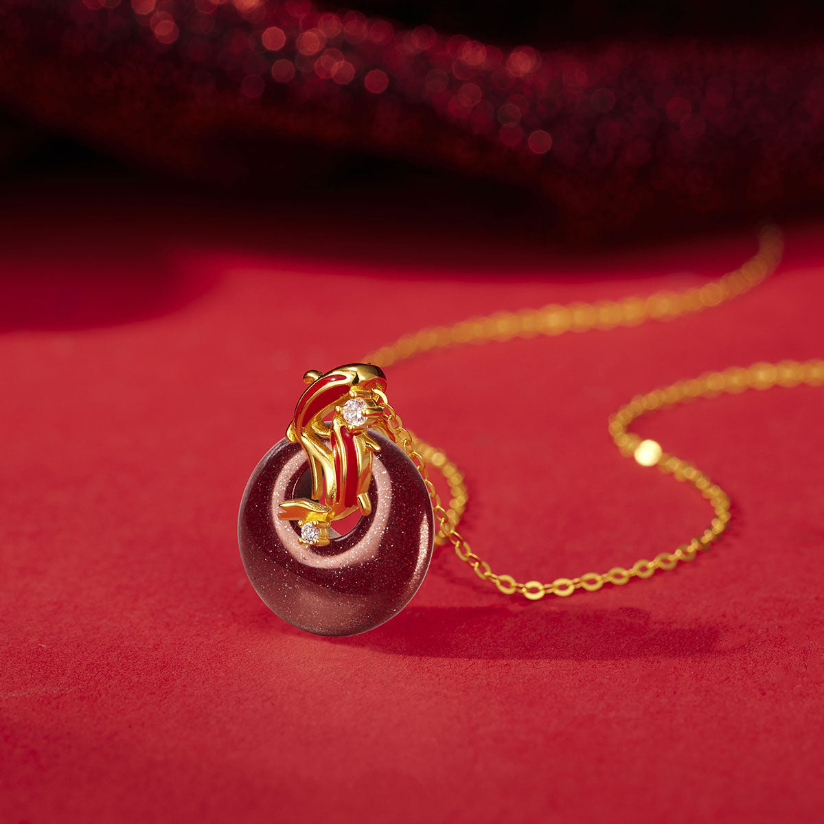 Damen Halskette mit kunstvollem Anhänger aus Gold und geometrischem Design Shop Nory