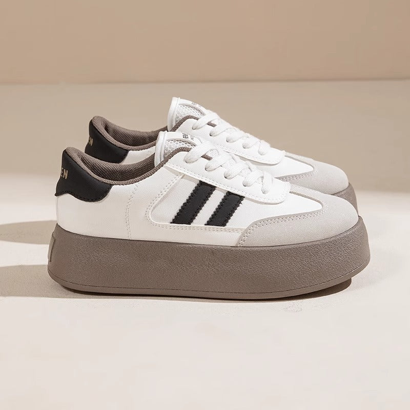 Damen Plattform-Sneaker mit trendigem Design und hochwertiger Oberflächenstruktur
