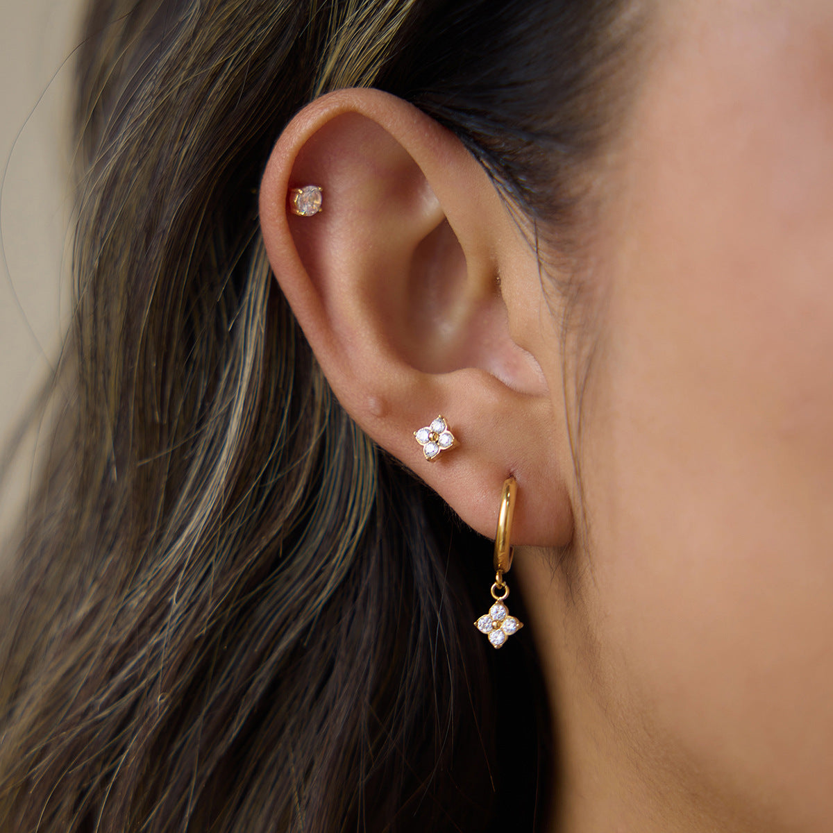 Damen Ohrhänger mit glitzernden Zirkonia und modernem Design Shop Nory