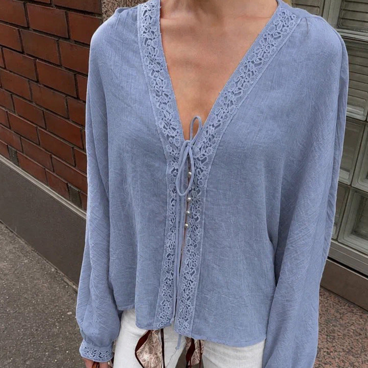 Damen Leichte V-Ausschnitt-Spitzenbluse mit Bindeband, Perlendetail & Volumenärmeln Shop Nory