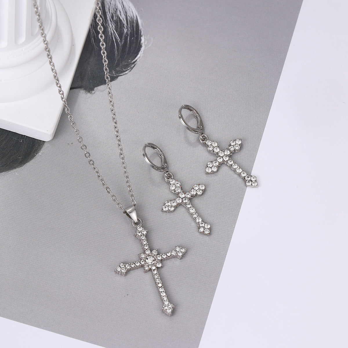 Damen Kreuzanhänger Schmuckset mit funkelnden Zirkonia Shop Nory