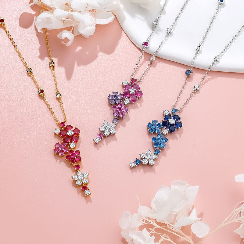 Damen Anhänger-Halskette mit funkelndem Blumenmotiv und hochwertigen Kristallen Shop Nory