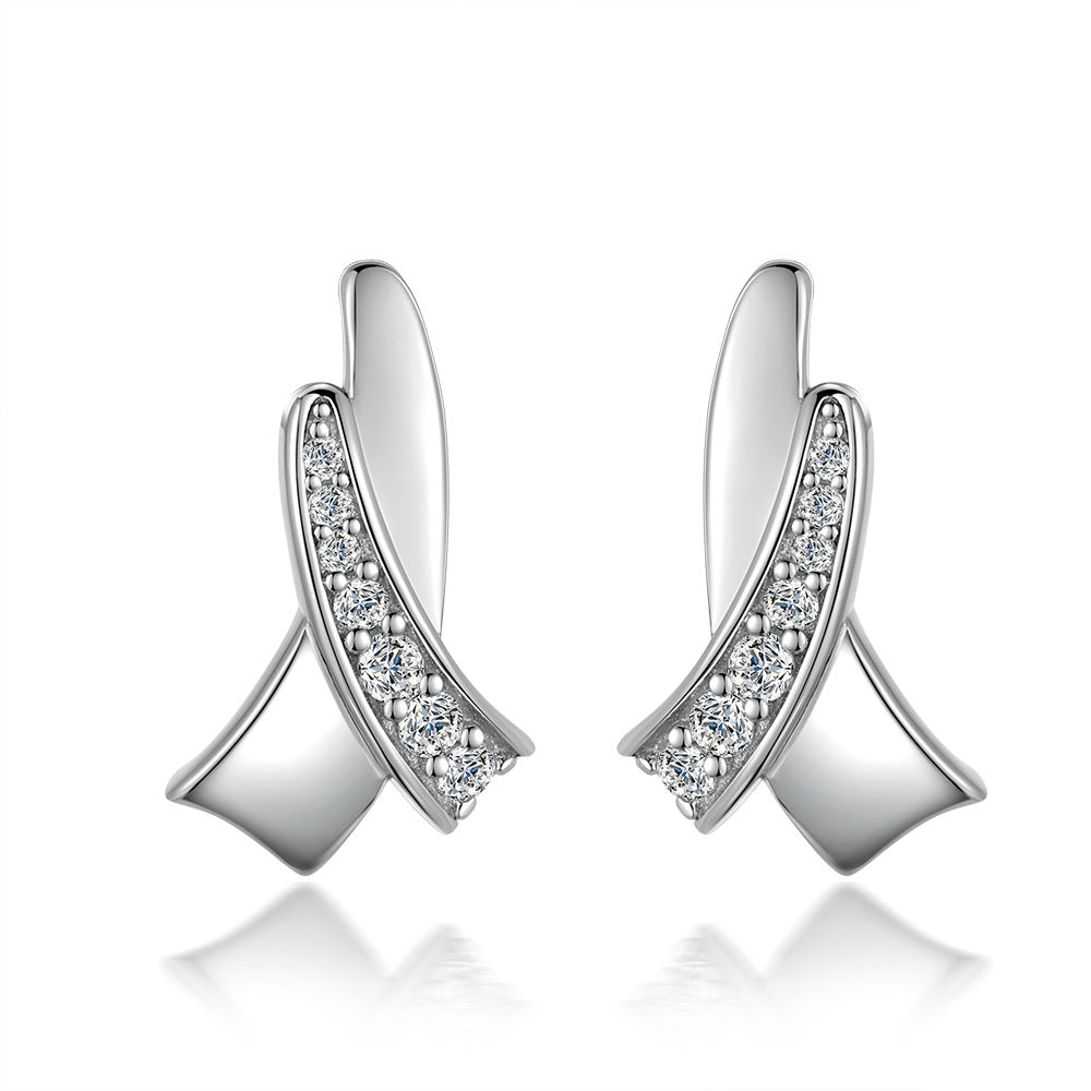 Damenohrringe mit elegantem gewundenem Design und funkelnden Zirkonia-Elementen Shop Nory