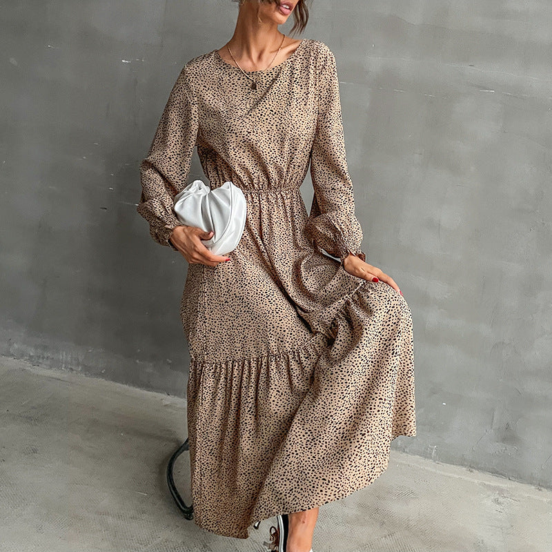 Damen Langes Stufenmaxikleid mit elastischer Taillenraffung und feinem Punkteprint Shop Nory