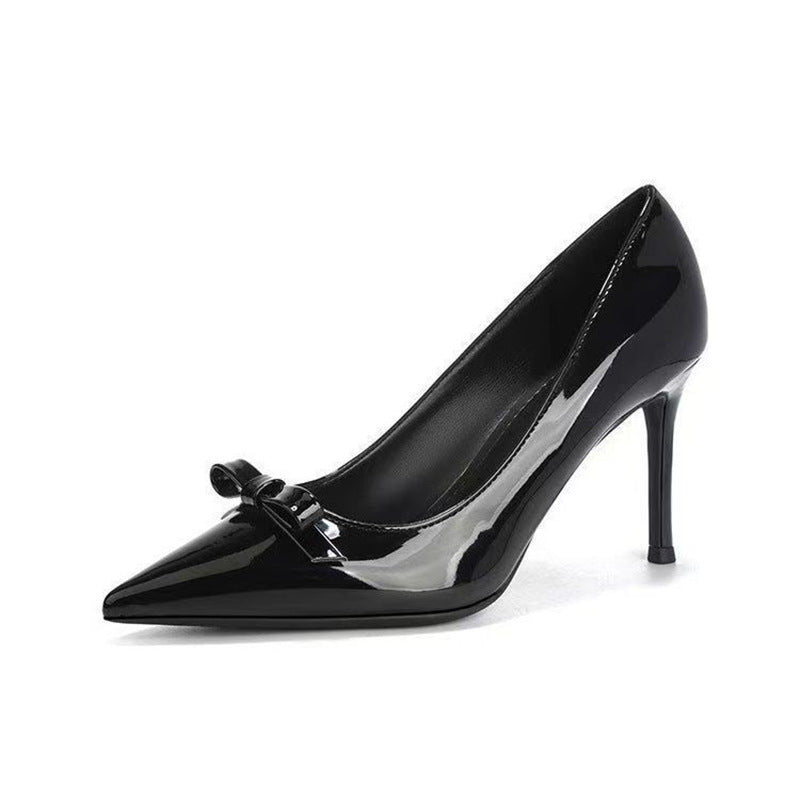 Damen Spitz zulaufende Lack-Pumps mit Zierschleife und schlankem Stiletto-Absatz Shop Nory